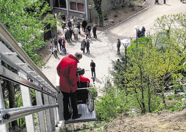 Der Bergfried ist nun auch für gehbehinderte Menschen gut erreichbar - per Lift. Foto: Nick Kaspers